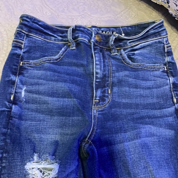Highrise Dark wash American eagle jeans with rips - Picture 2 of 4